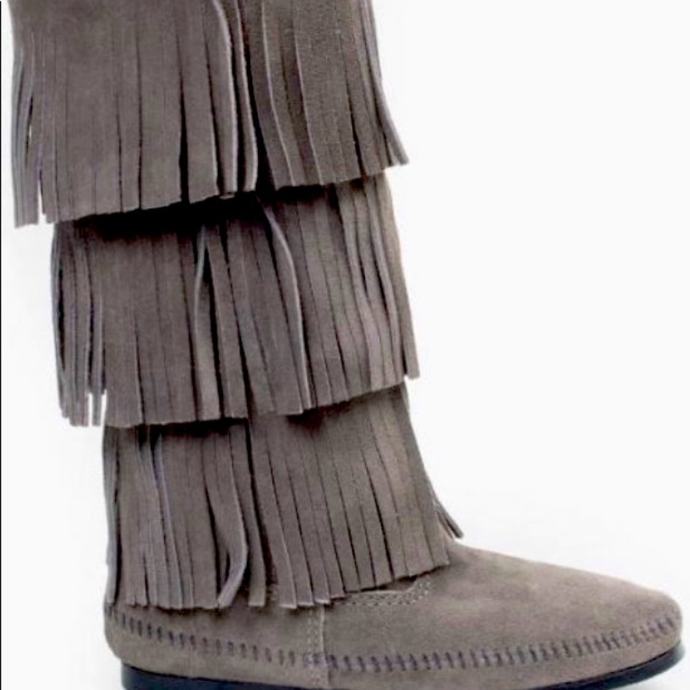 Minnetonka fringe moccasins size 7.5